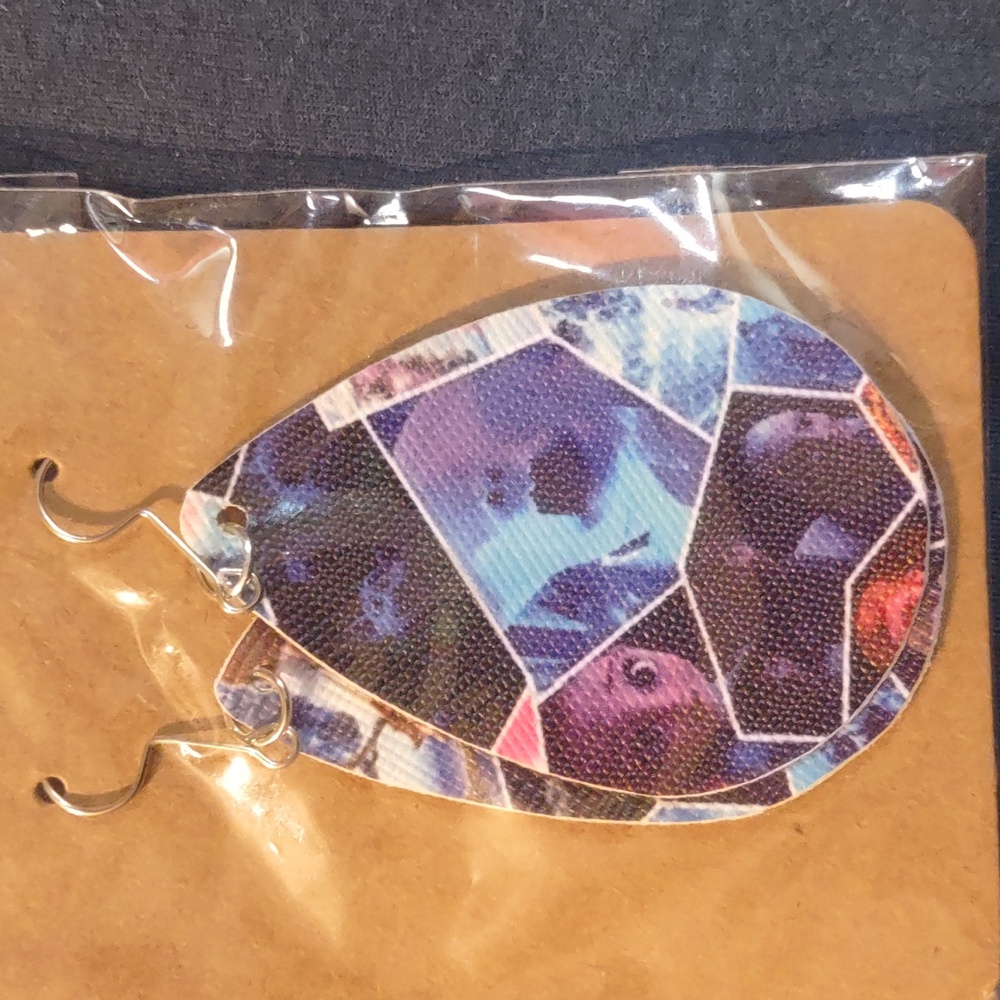 Earrings - Picture 2 of 4